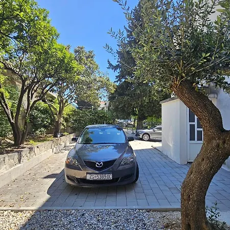 1 Apartment