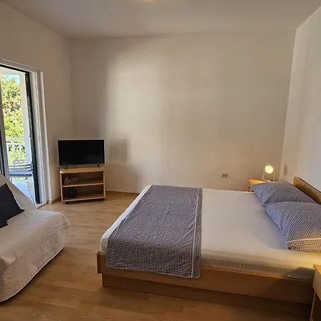 Lägenhet 1 *