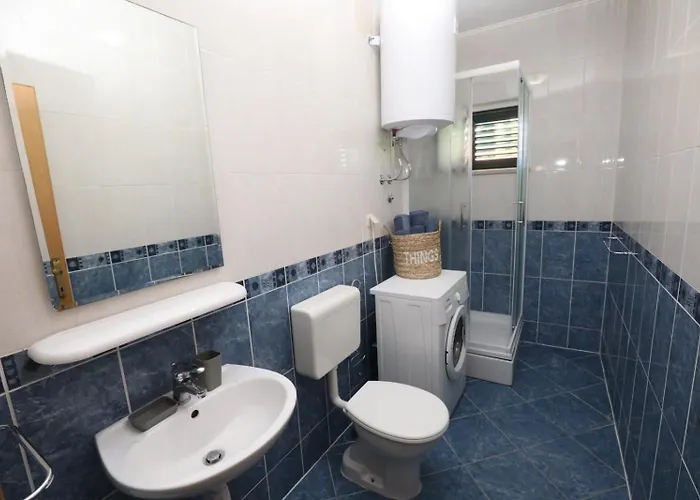 1 Apartment *